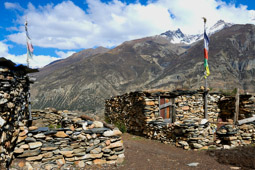 Hiking behind and up from Manang. A summer settlement for yak herders.        28°39'14